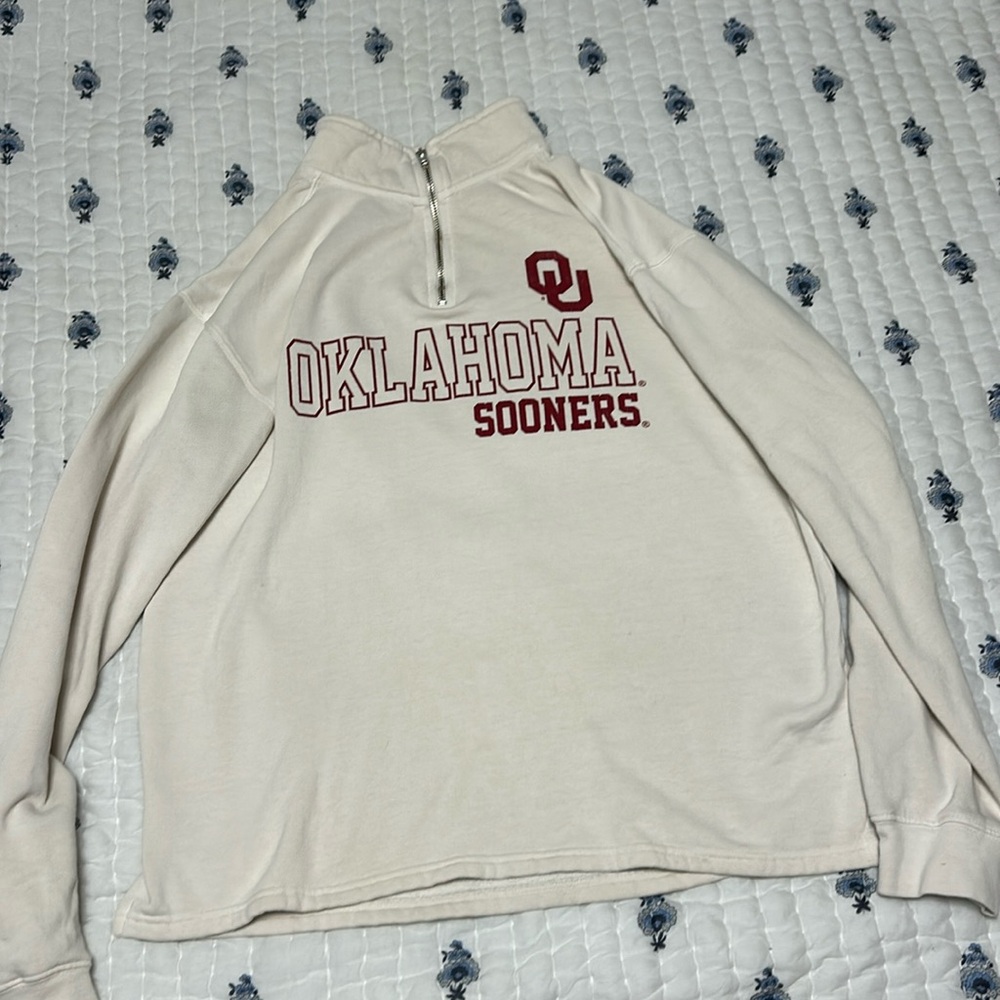 A Oklahoma Sooners quarterzip sweatshirt